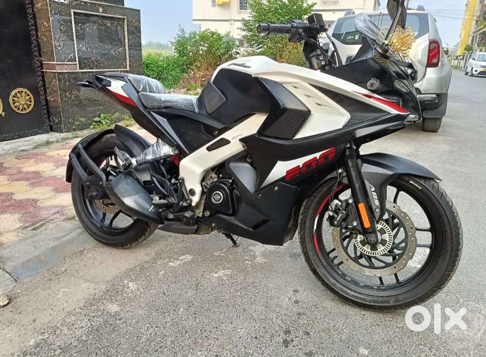 Rs 200 TOP model  ist owner cash purchase only 1900 km run