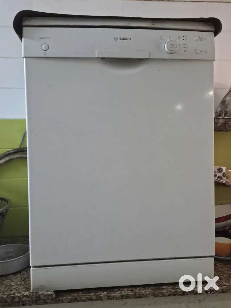 Sparingly Used Bosch SMS24AWA001 Dishwasher