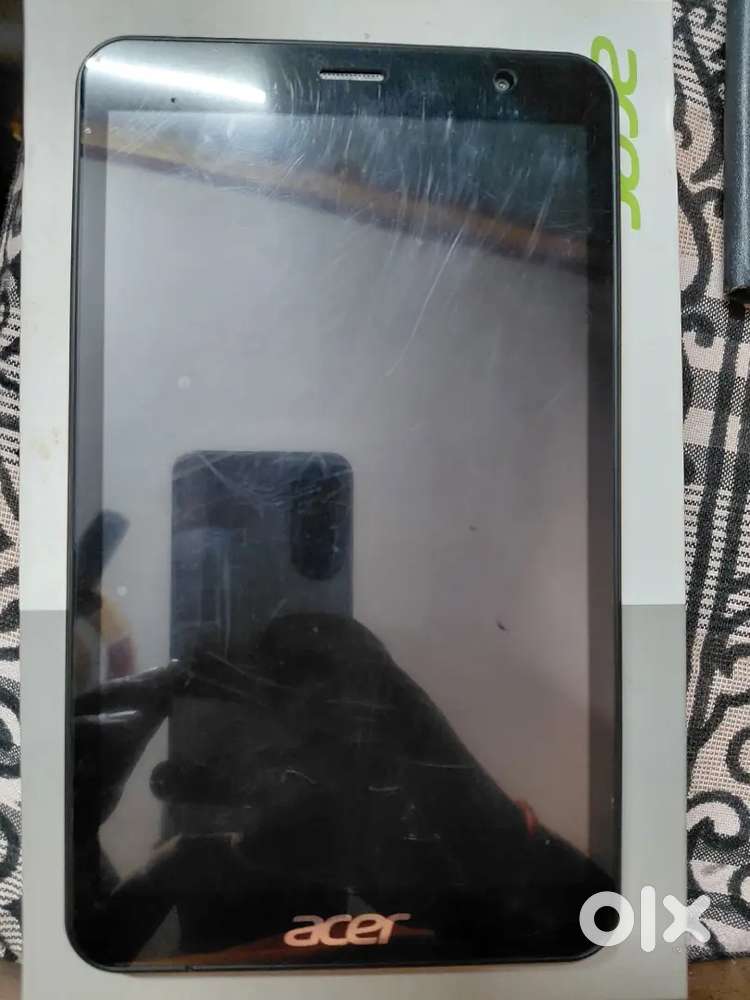 Acer ka tablet hai acchi condition mein