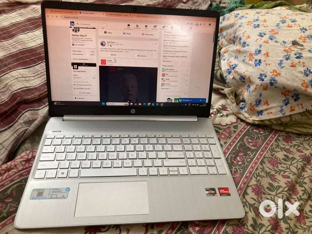 1 yr old HP laptop, original windows &MS office, No scratch, 15.6 inch