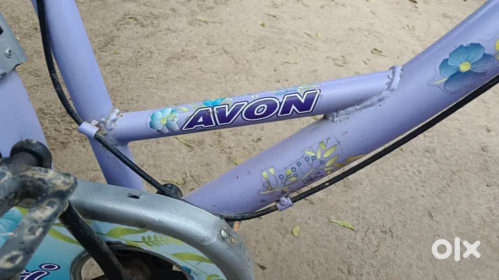 Avon ladies bycycle only 4 month old in new condition