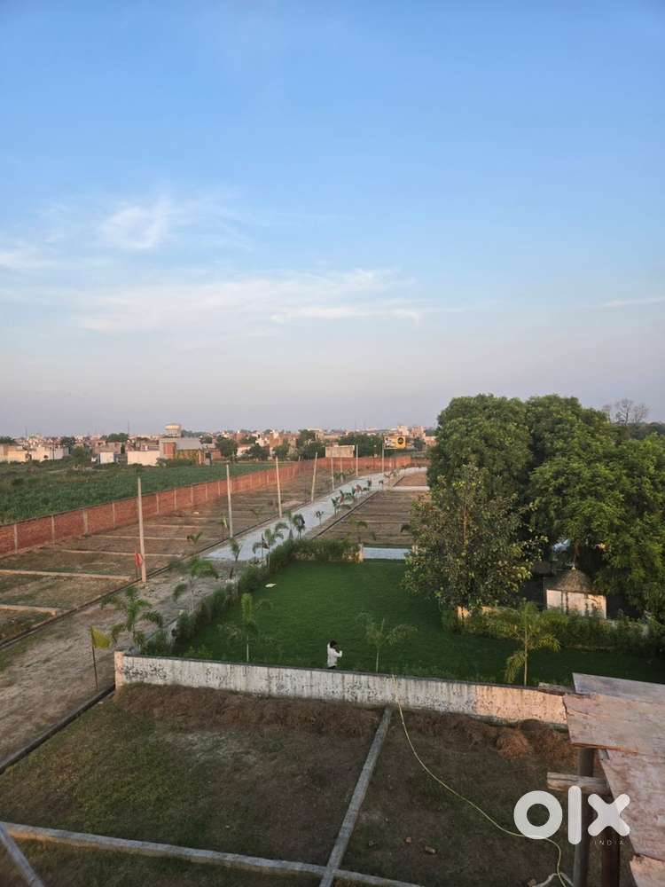 Plots in gated society