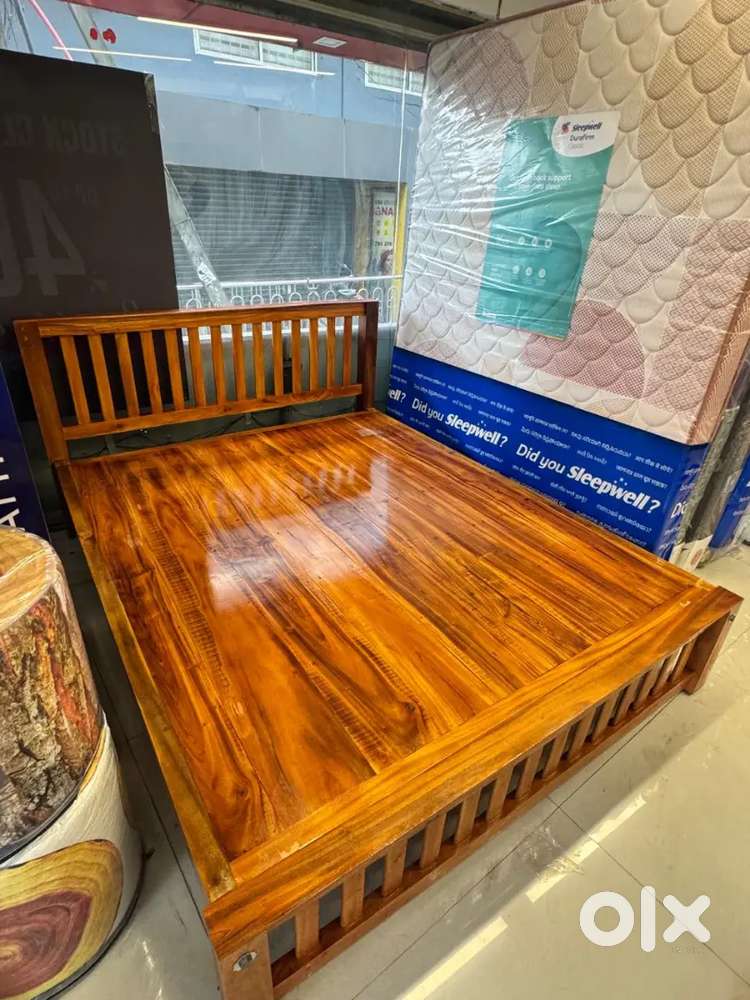 New mahagony wood queen size cot