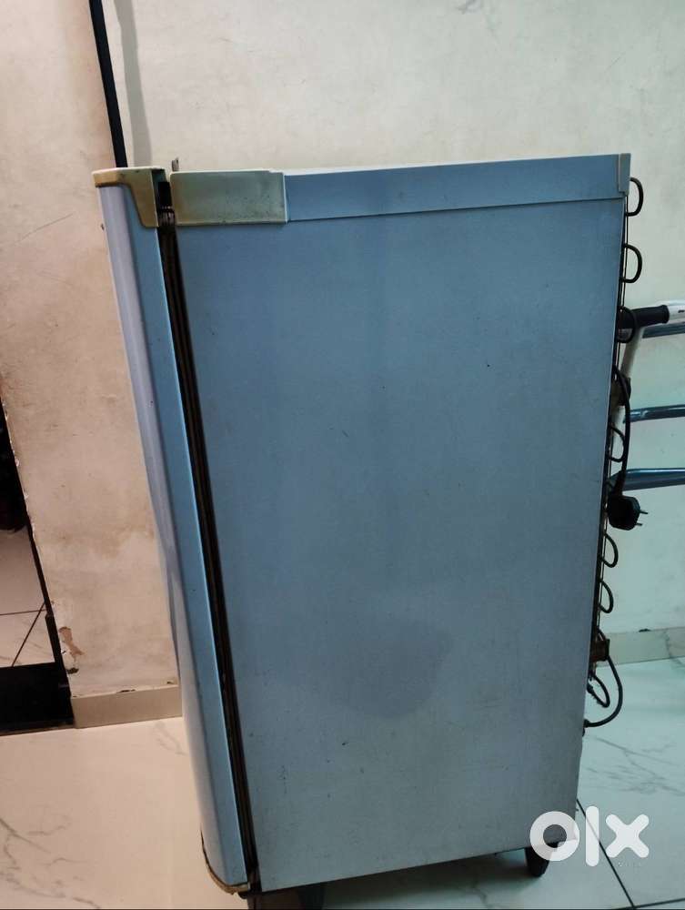 Godrej axis,175 lts,15 years age
