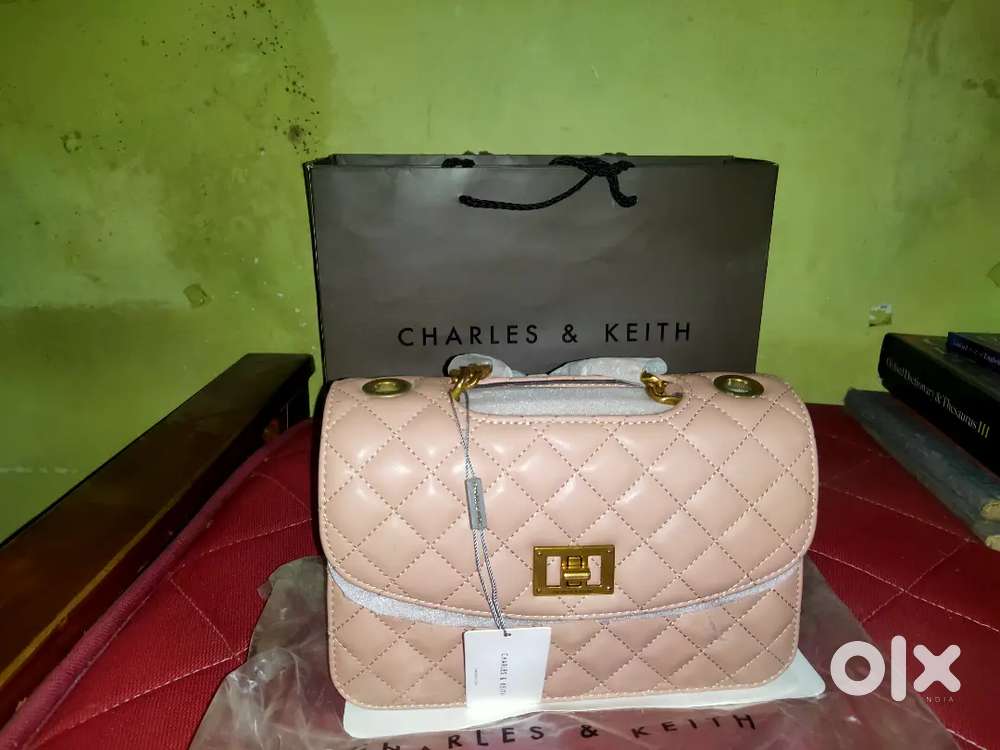 Charles and keith women (Quilted Chain Bag - Blush)