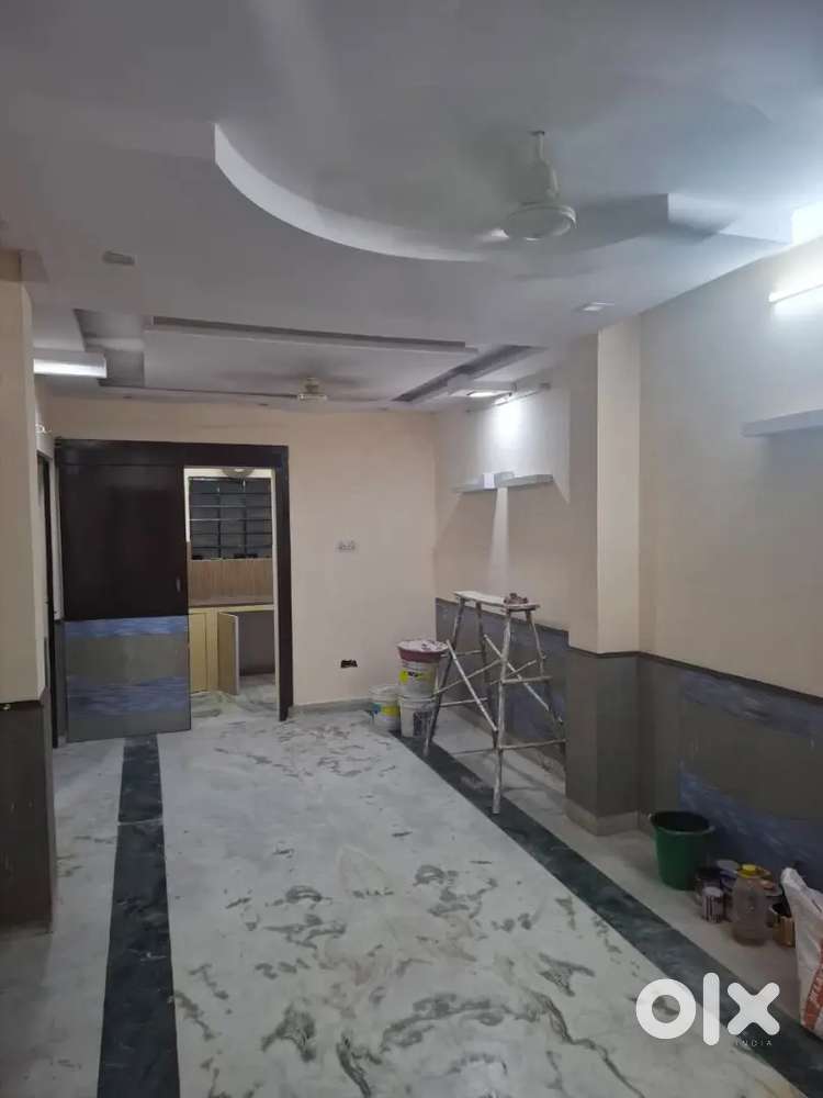 1 attached washroom, 24 hrs water, free wifi, roadside balcony