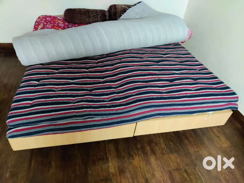 ગાદલા 6 ફૂટ x 6 ફુટ  ડબલ બેડ ના 2 ગાદલા