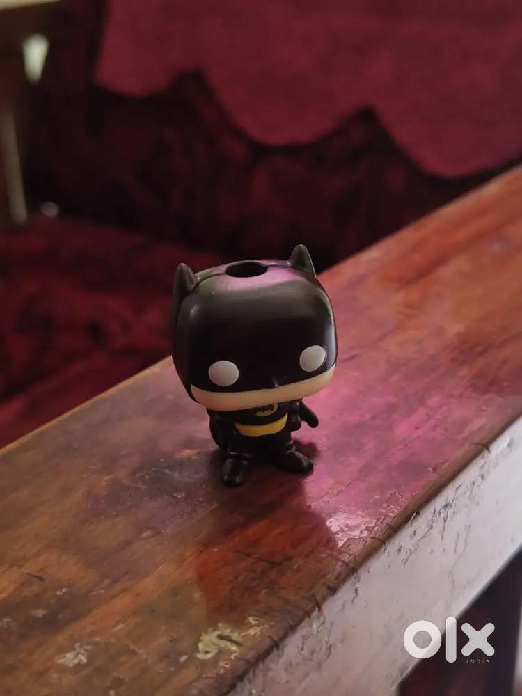 DC Batman Mini Figure (Kinder Joy Toy Collectible)