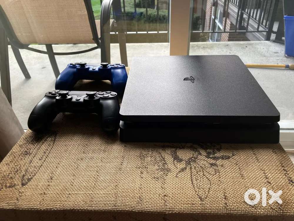 PS4 slim 1tb international variant - scratchless