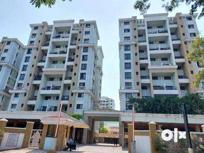 AVAILABLE 2BHK FLAT FOR SELL IN IRIS MAGARPATTA CITY