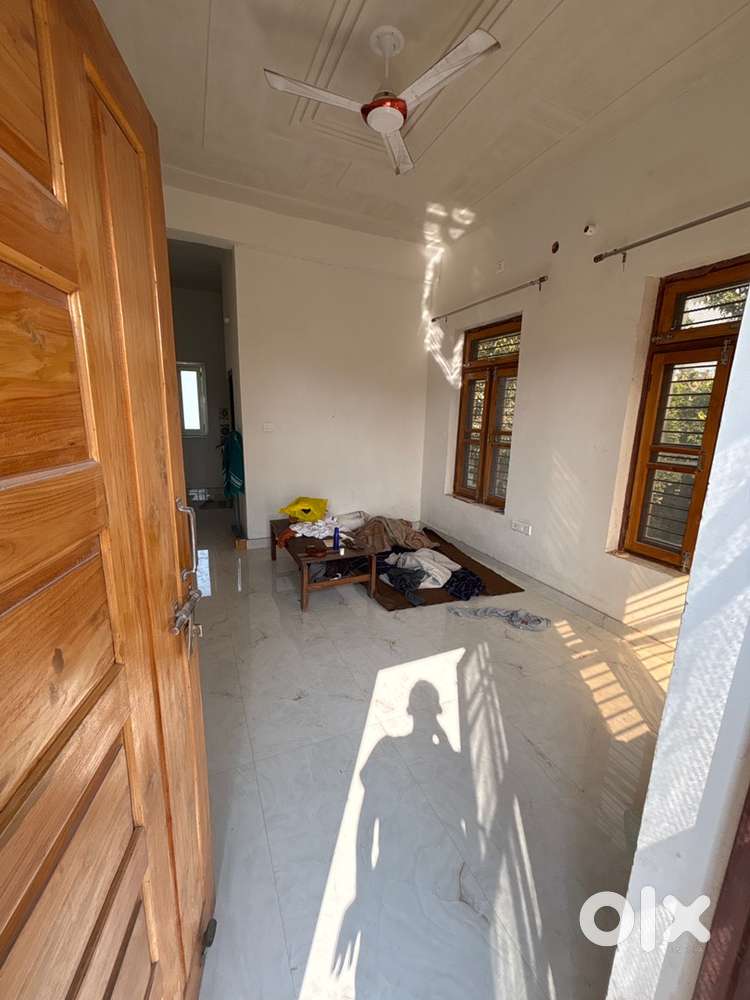 Single room set for rent