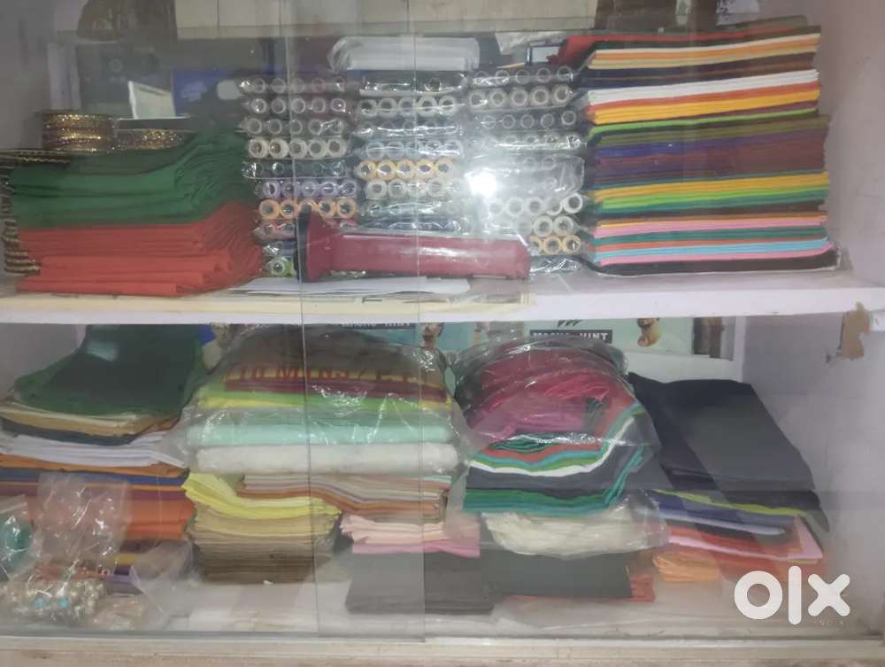 Shop close ho raha hai sab low rate me items mil jayega.