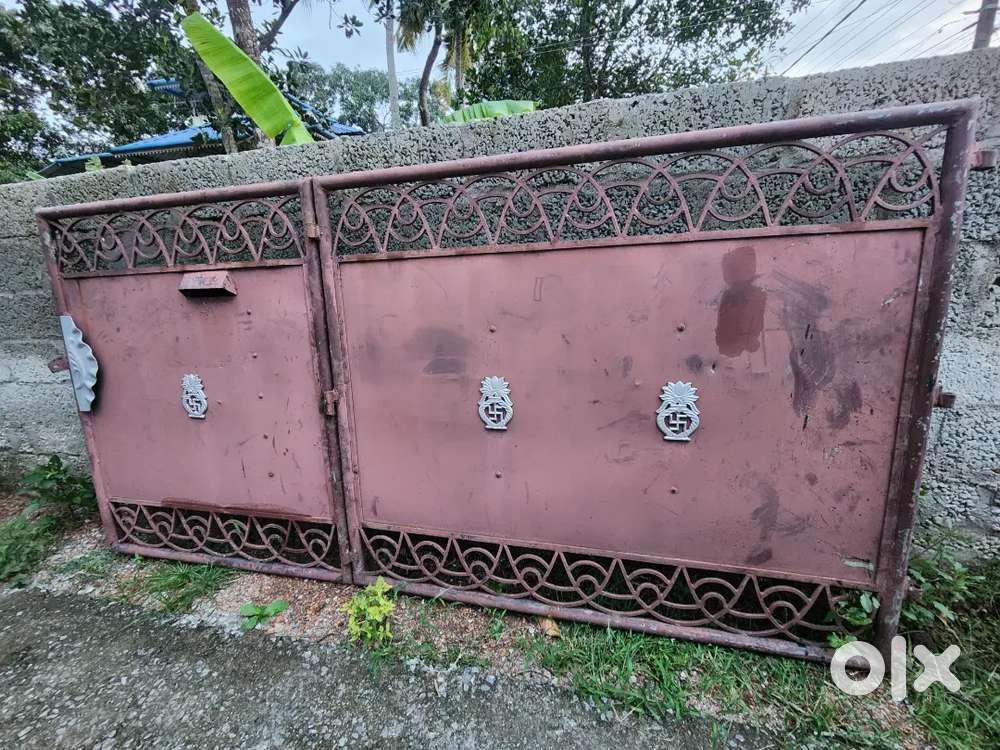 Gate for sale 10ft length,5ft height,excellent condition.