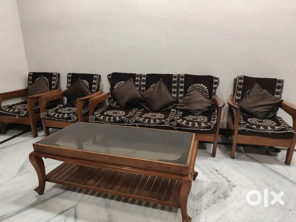 Sagon sofa + center table