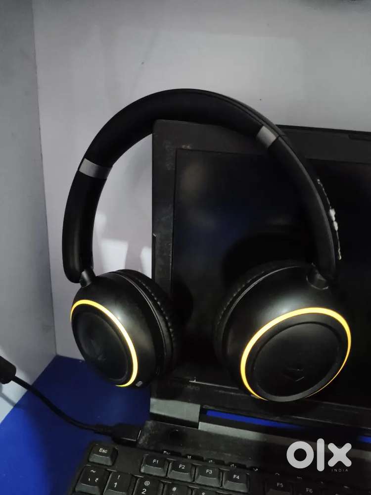 Boat Rockerz 480 headphones