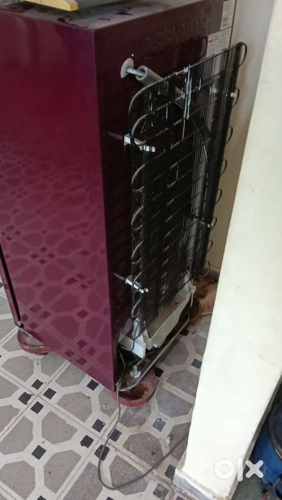 Whirlpool 200 l fridge 2 years old