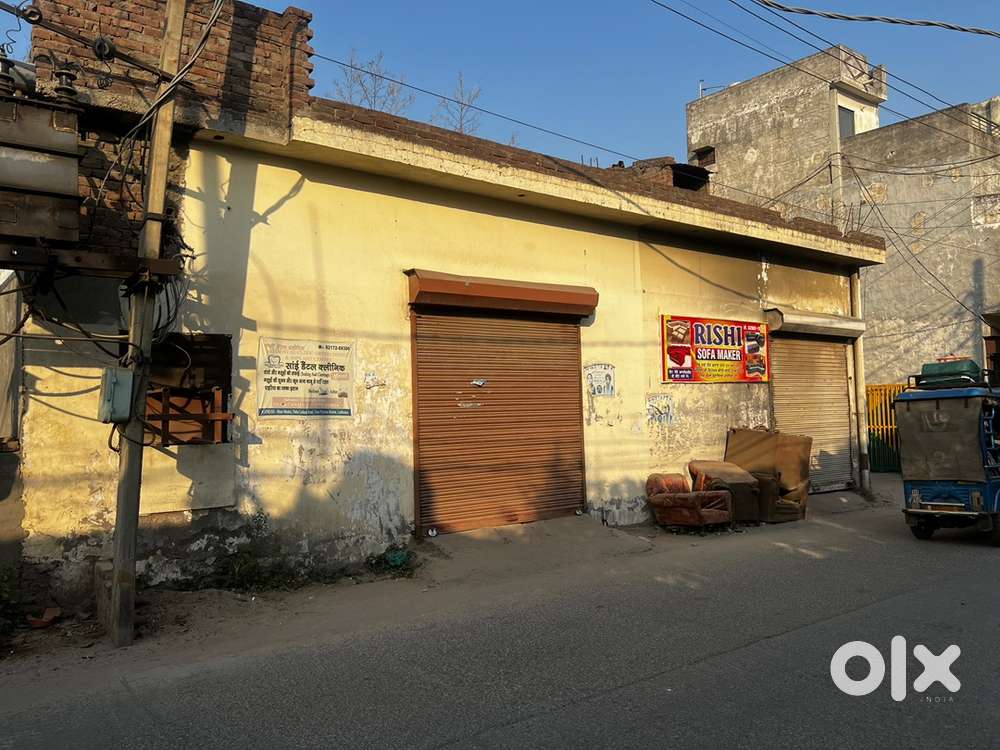 115 gaj commercial halls 41 feet * 26 feet on main road,