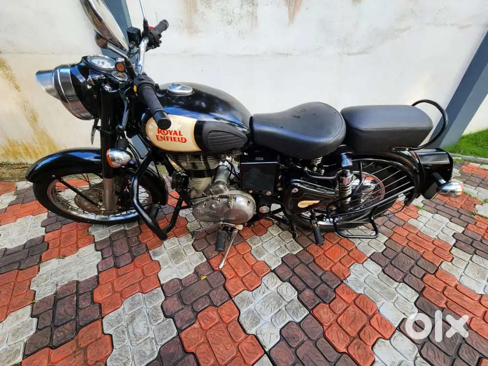 Royal Enfield classic 2018, single owner,kl01, showroom condition.