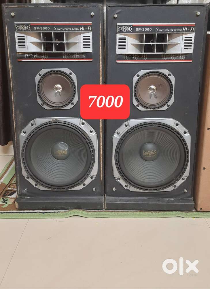speaker box. amplifier. computer. woofer. subwoofer. woodstock. JBL