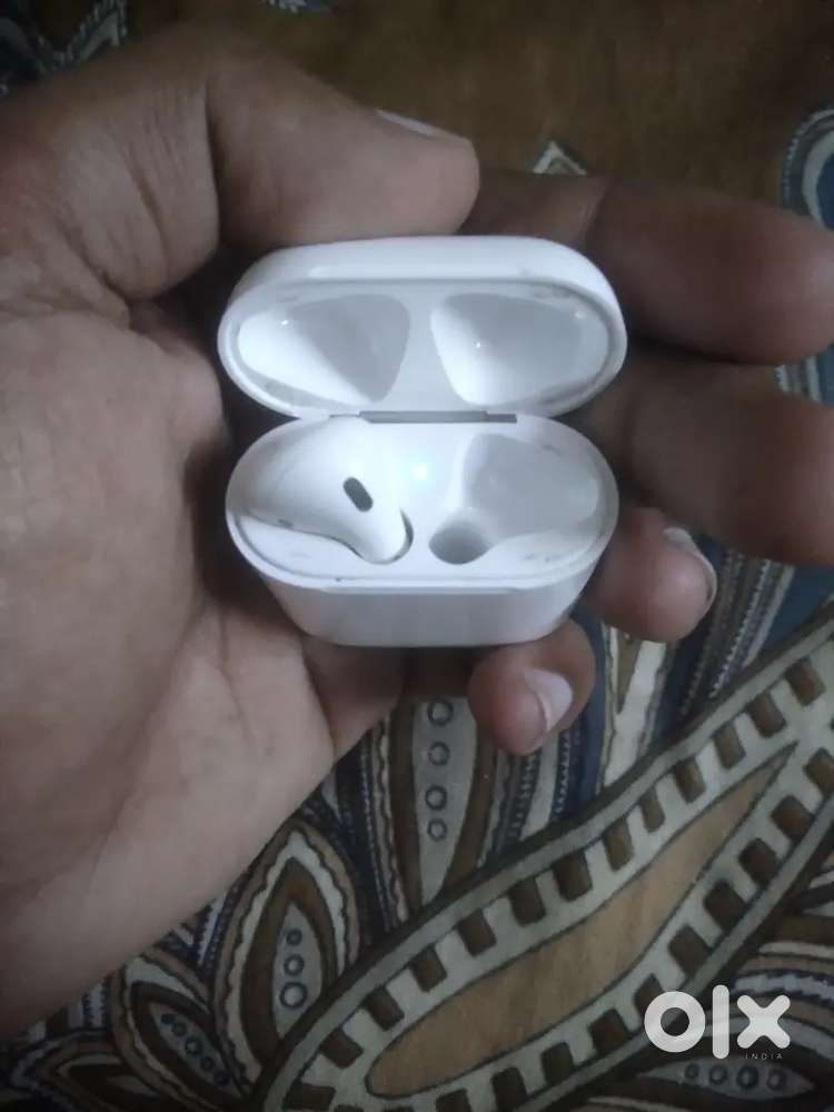 Apple Airpods 2nd generation left buds