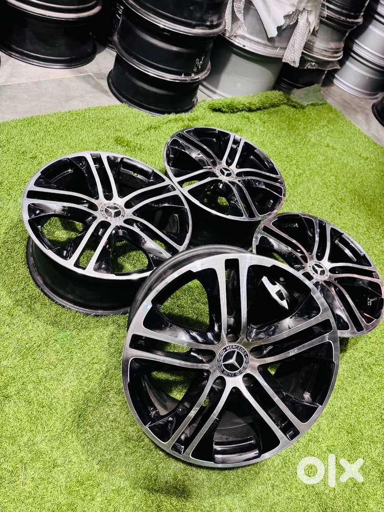 MERCEDS 17 INCH ALLOY WHEELS (GOOD CONDITION)