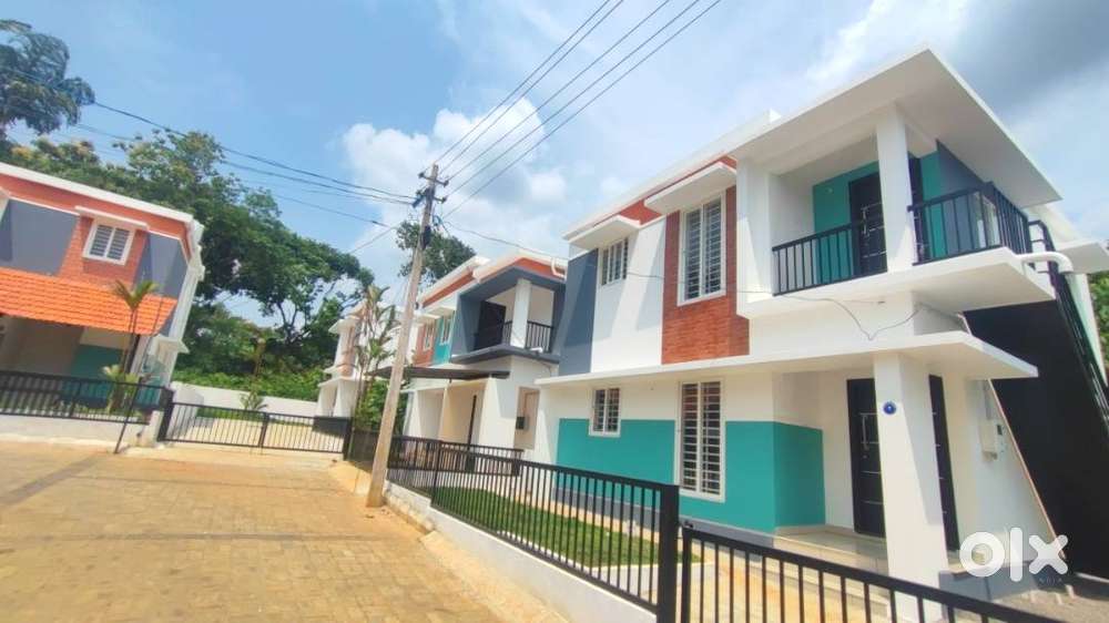 At Guruvayur @ Luxurious 4BHK House & Villa for sale ...