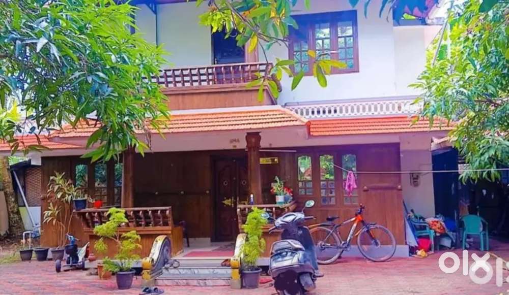 House near Cherthala Manorama Junction  1 km 4 BHK