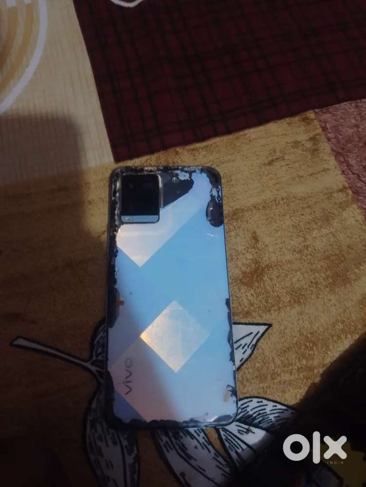 On condition but I have 2 mobile so iam sell this mobile