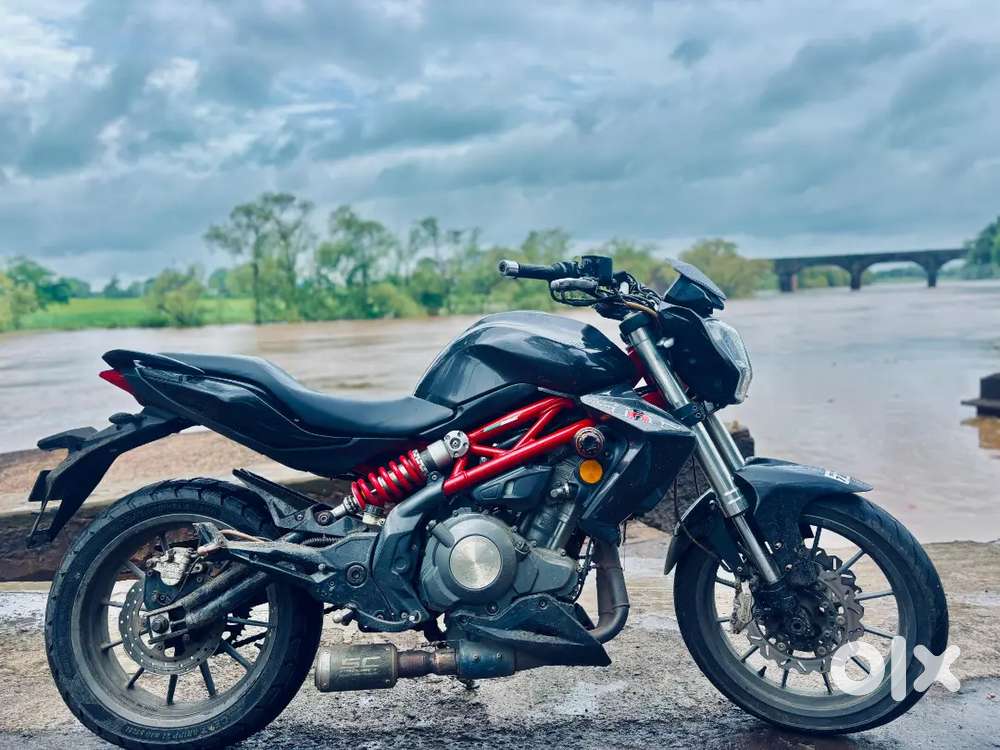 Benelli tnt 300 with SG project exhaust