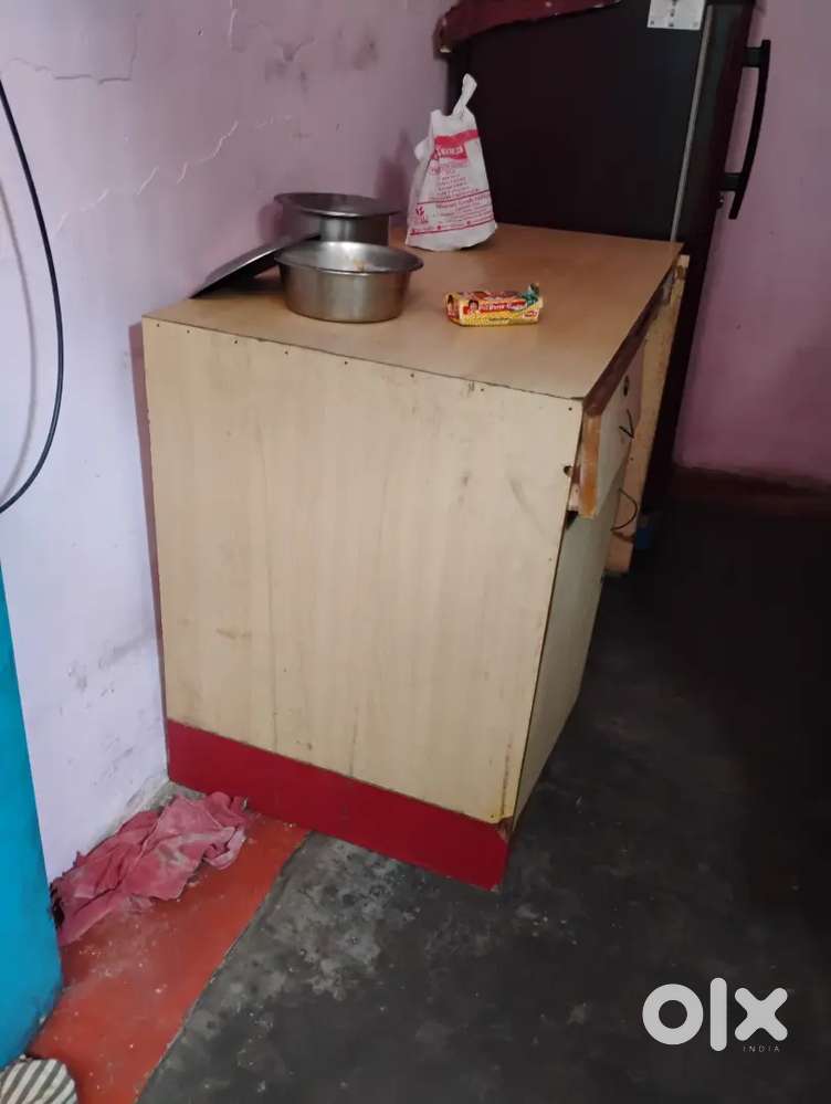 Computer bhari majboot table