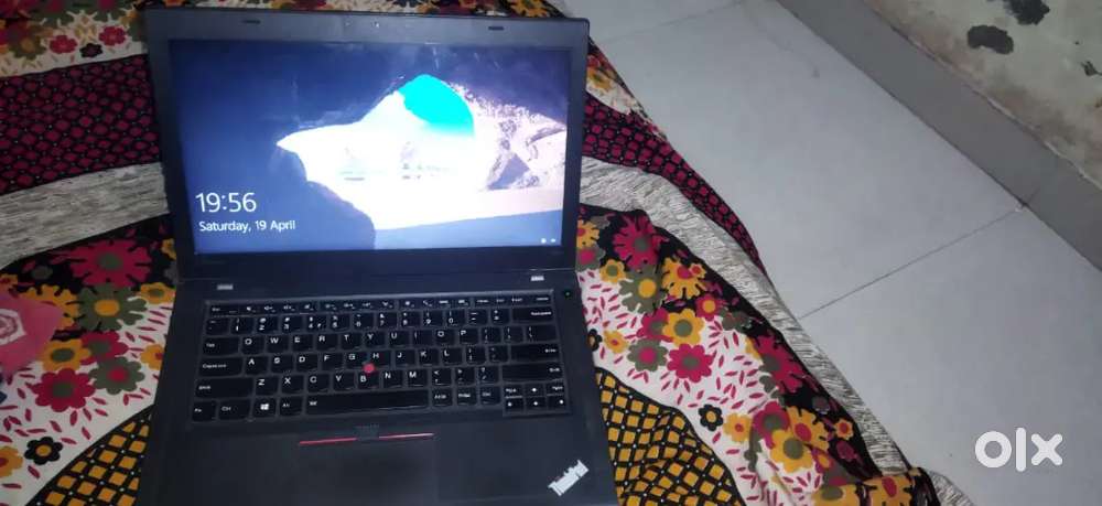 Thinkpad 4 GB, 256 SSD with charger