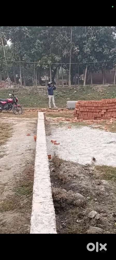 Gorakhpur me sandar location awsiy plot le 451 sqft