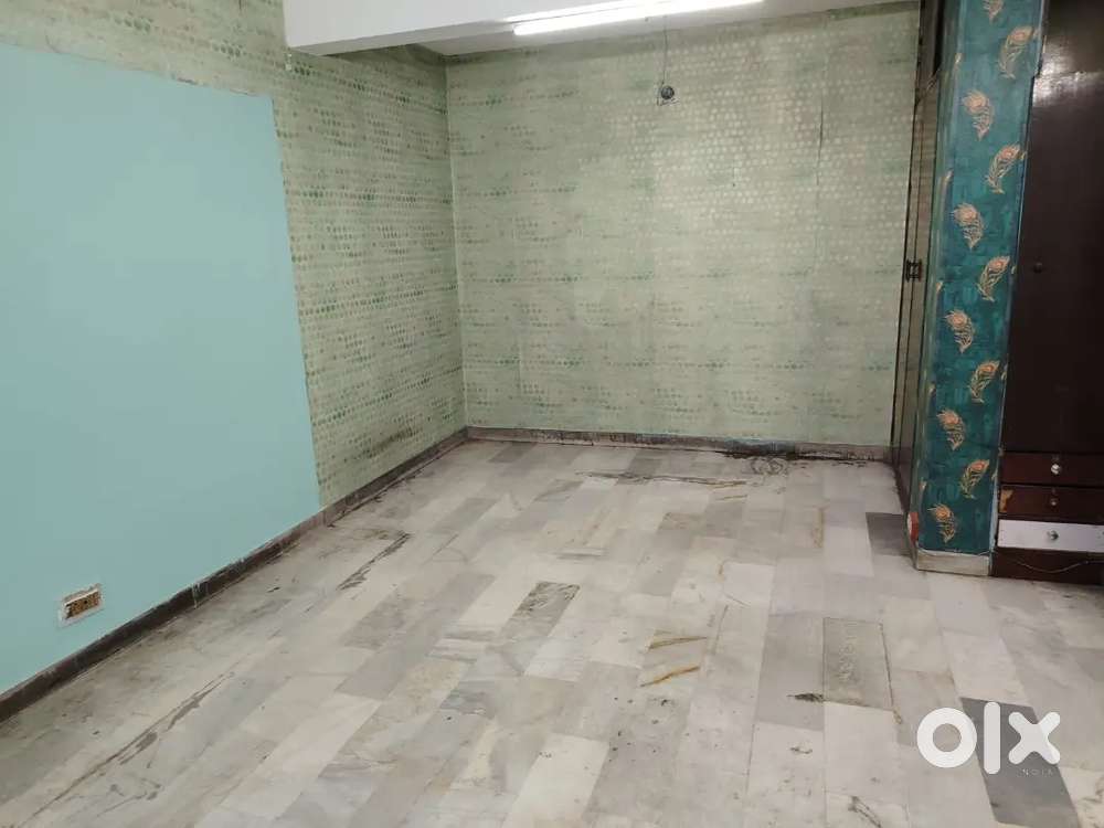 2bhk unfurnished flat available on rent