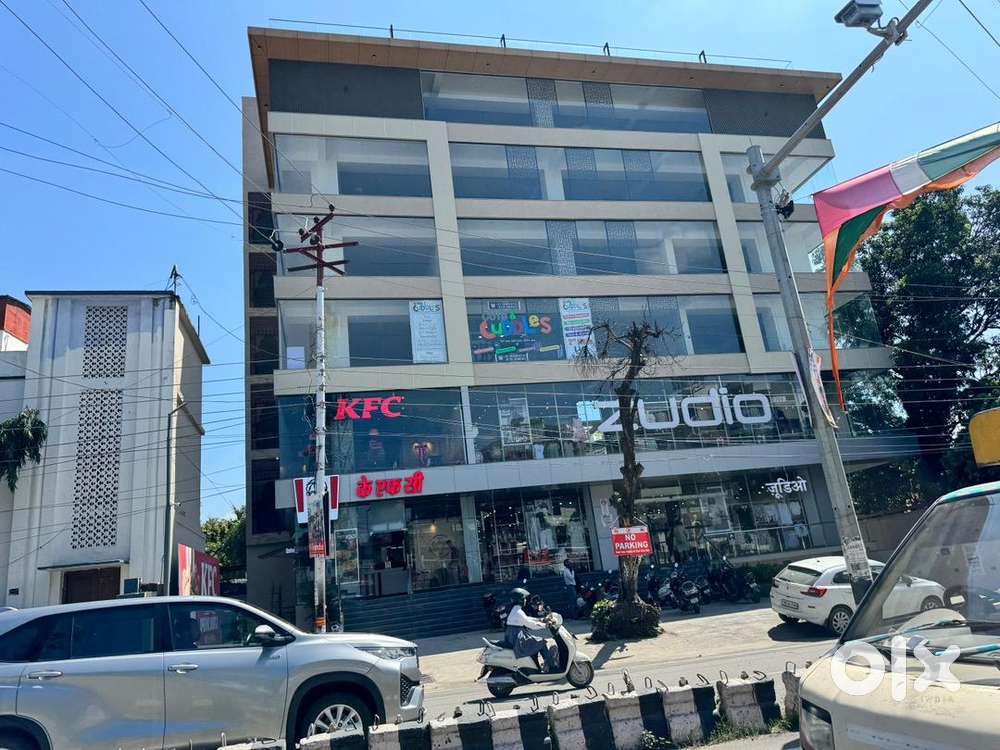 this is 1100 sqft comercial space main ec road araghar