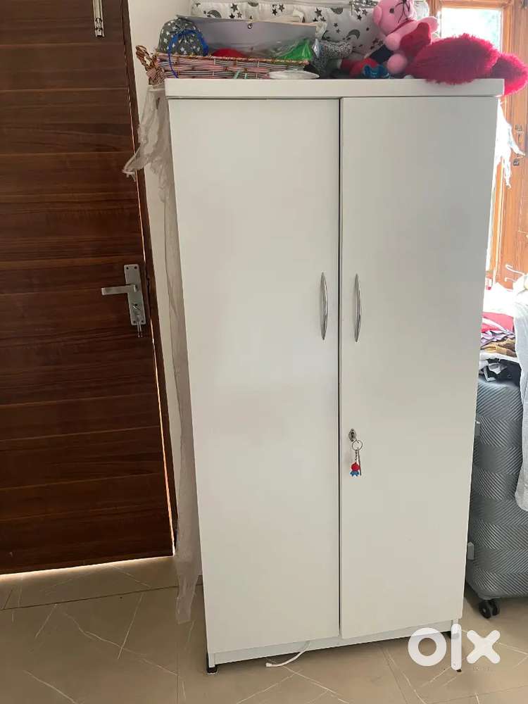 Kids wooden 5*2.5 almirah