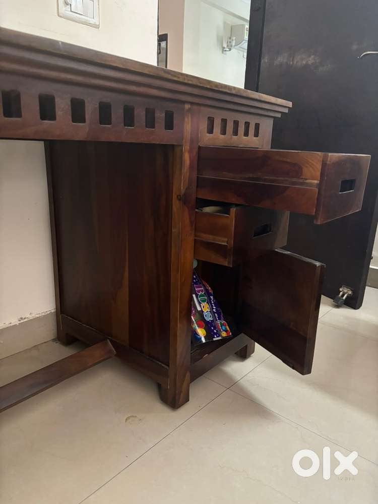 Wooden street walnut finish study table in excellent condition