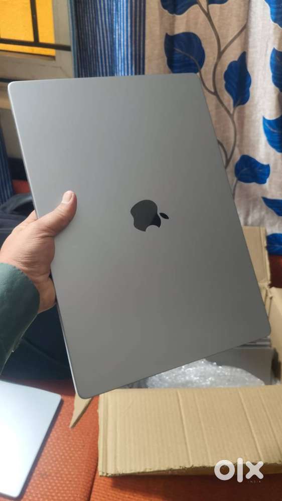 Apple MacBook Pro i5  8GB RAM  256GB SSD  Retina (A1708)