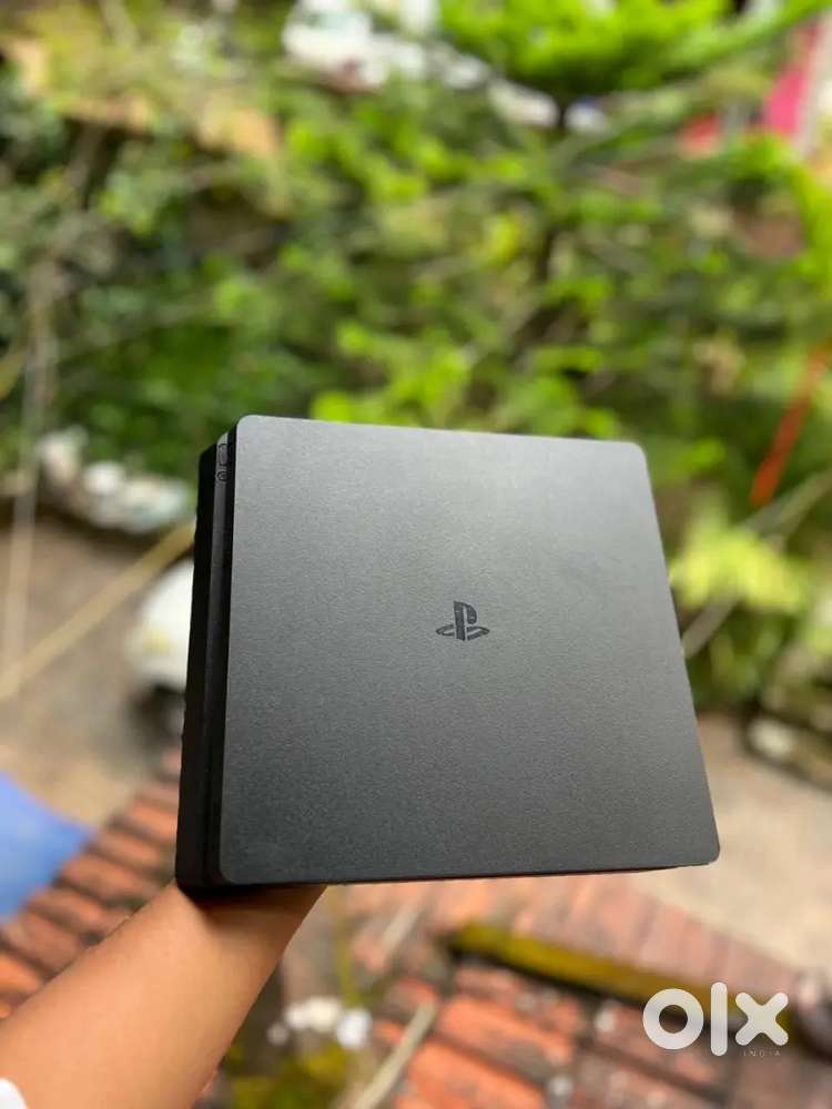 Ps4 slim in new condition