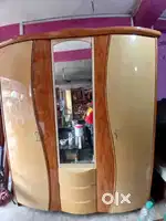 Imported big size three door wardrobe in excellent condition