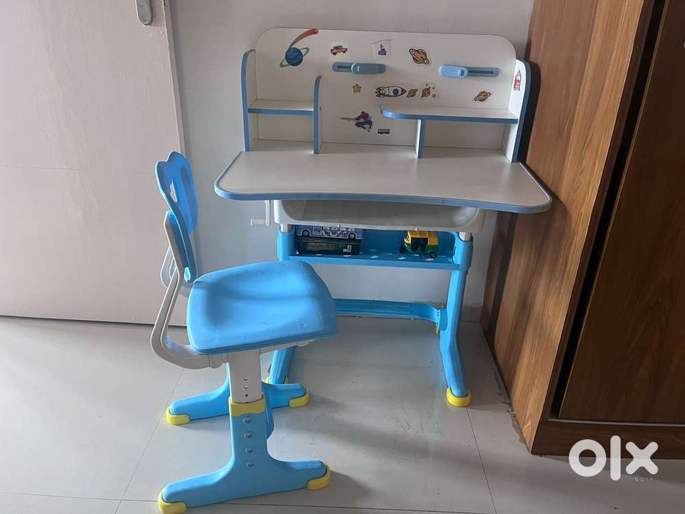 Kids study table