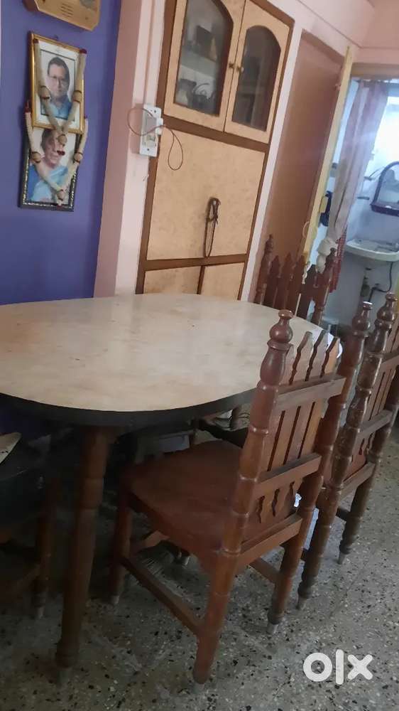 Dinning table + 4 chairs