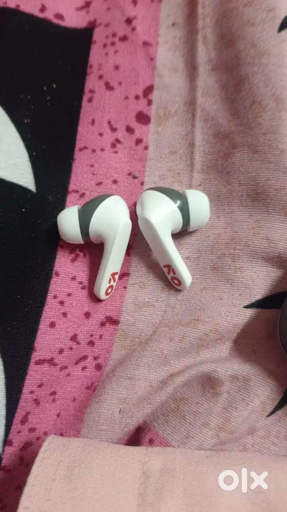 EAR BUDS BLUETOOTH