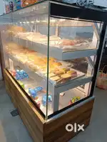 4feet bakery show case