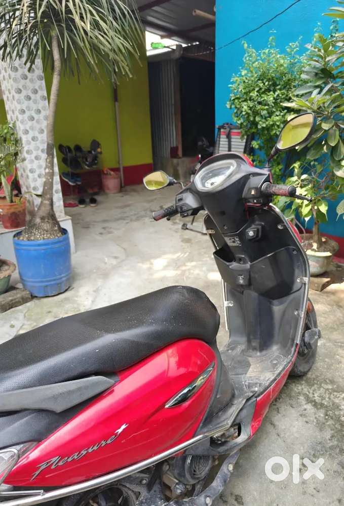 Almost New Scooty – Smooth Engine, Ready to Ride.. price is negotiable
