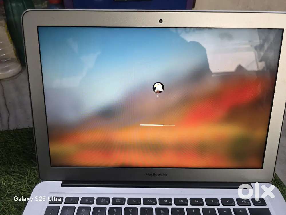 Apple macbook air 2017 4gb 128gb excellent condition fix price