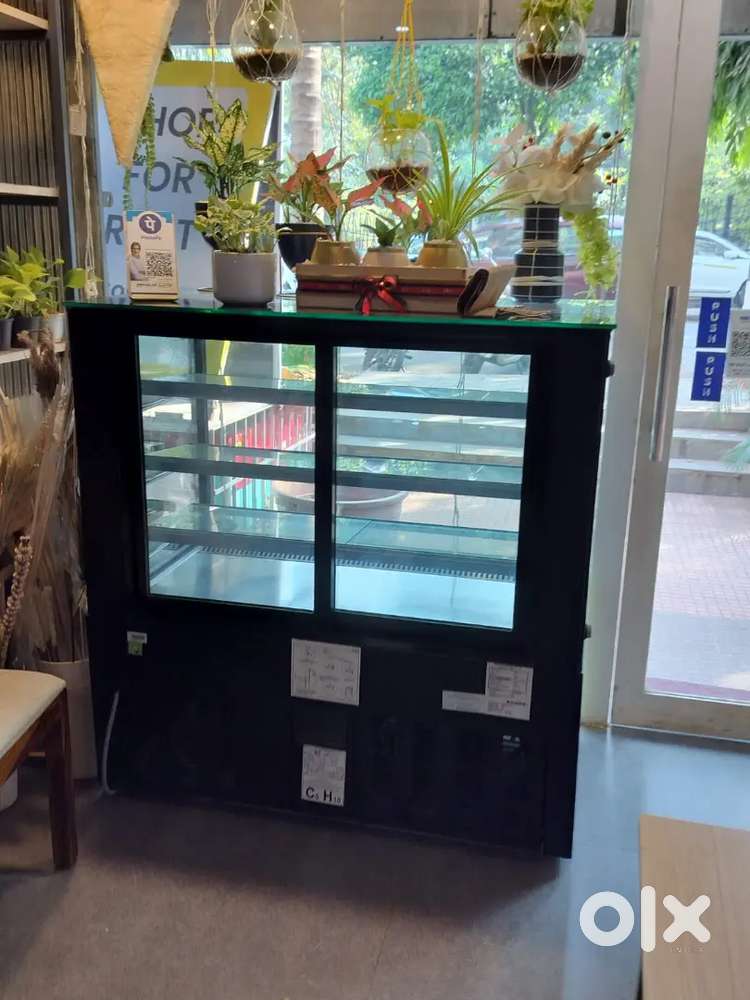 Cake display western