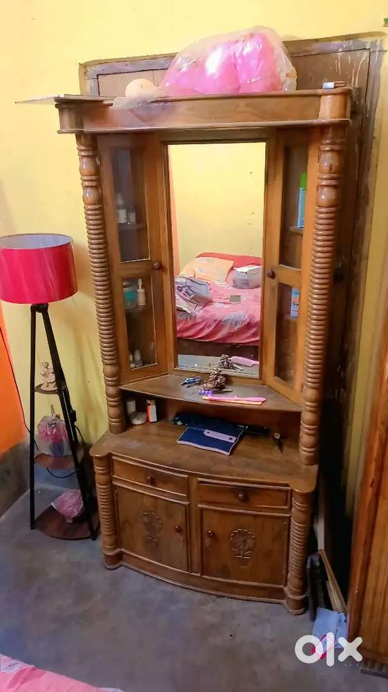 Dressing table
