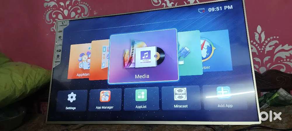 Videocon 50 inches 4k uhd smart tv Good working back body smal dammage