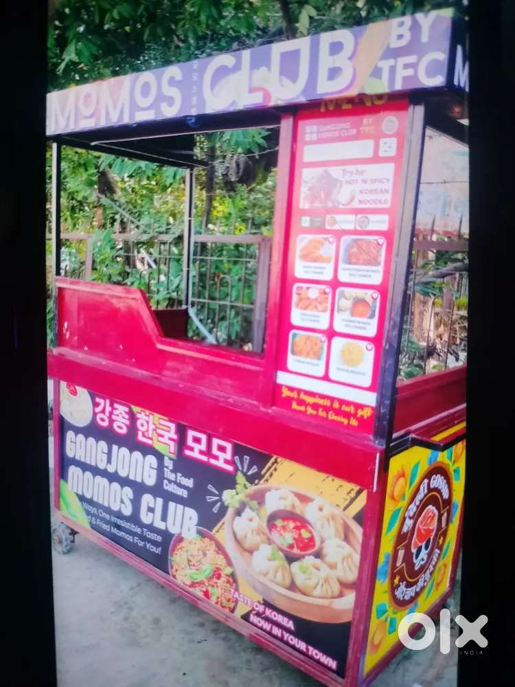 Momos stall worker