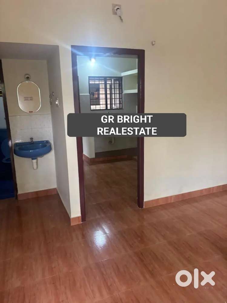Rent Apartment 1BHK wellmaintained Spacious near metrostation